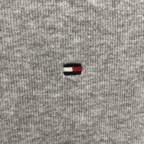 🚨CLEARANCE 0124-100 TOMMY Hilfiger Long Sleeve Top - Picture 2 of 3